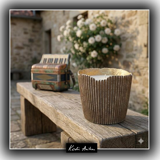 Āra svece no kolekcijas "Vecais akordeons" Atbaida odus!